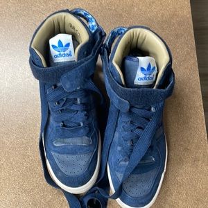 Adidas Original “Forum” mid. Navy suede. Used twice. Adidas box, not original